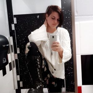 Meet your Posher, Lauren